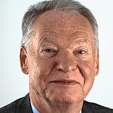 „Wir setzen uns für einen Teilabriss ein, um Platz für ein modernes Verwaltungsgebäude zu schaffen.“ Olaf Barth, Vorsitzender der ...