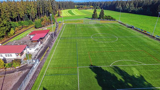 Der Sportplatz in Peterzell ist vorübergehend verwaist, nachdem bei einem Anwesenden des Spiels vom vergangenen Sonntag nachträglich ...