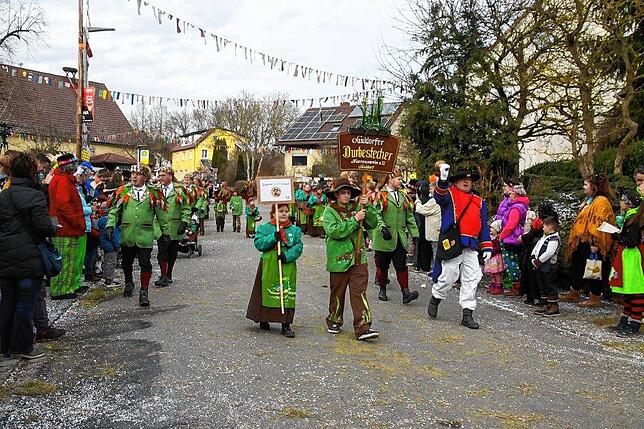 Bild 24: Narrenverein Heuliecher: Die besten Bilder aus dem Jubiläumsumzug