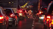 Dieses Archivbild zeigt die verstopfte Schänzlebrücke. In der Adventszeit 2018 gab es ähnliche Bilder.