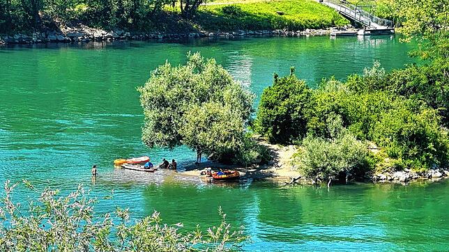 Immer wieder machen Schwimmer, Stand-Up-Paddler oder Bootsfahrer Halt auf der geschützten Fridolinsinsel. Jetzt macht die Stadt Bad ...