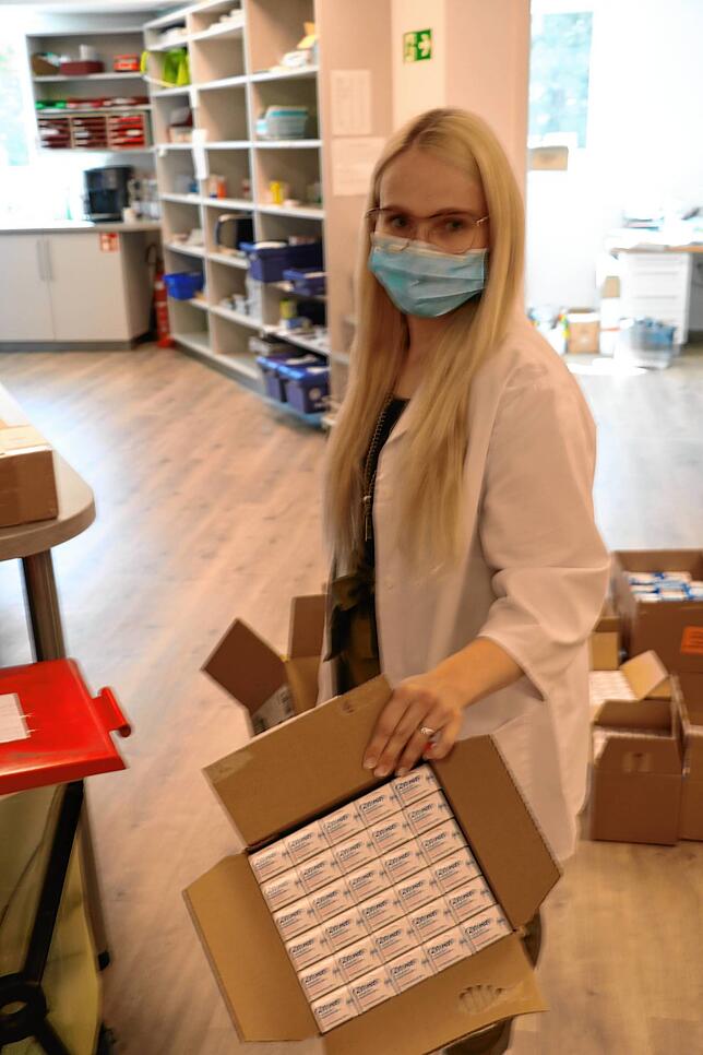 Bild 3: In Sekunden aus dem Lager an der Kasse: So arbeitet des Apothekers Wundermaschine
