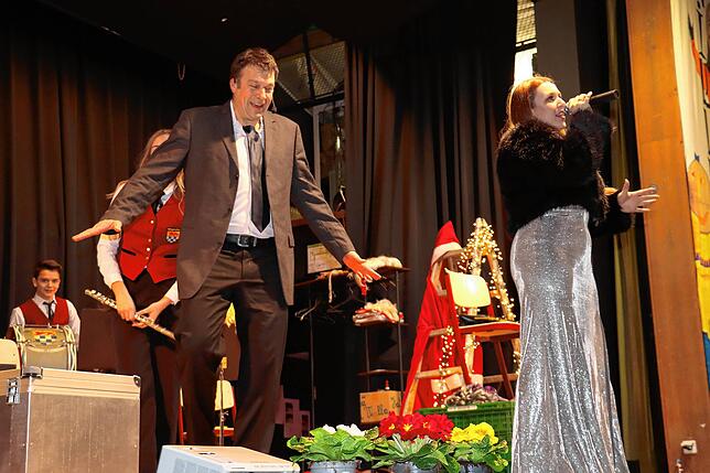 Bild 12: Die Mondfänger vom Untersee begeistern beim Narrenspiegel in Wangen.