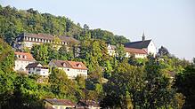 Wie geht es mit dem Krankenhaus Loreto Stühlingen &ndash; hier links neben dem Kapuzinerkloster &ndash; weiter? Das Ergebnis eines ...