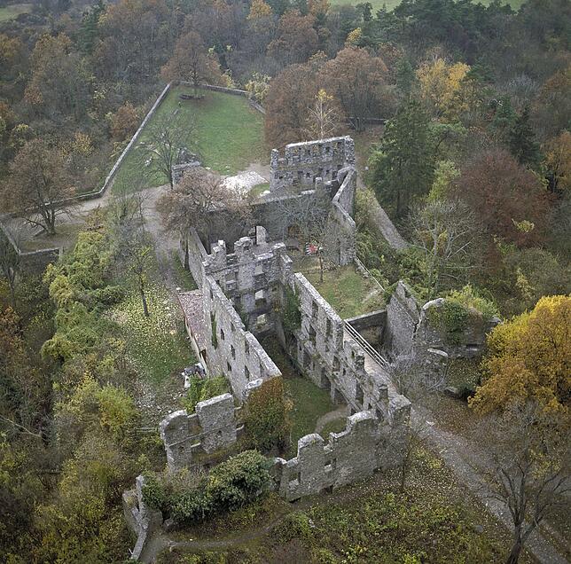 Die Festungsruine auf dem Hohentwiel ist von der Sperrung nach dem erneuten Felssturz nicht betroffen.