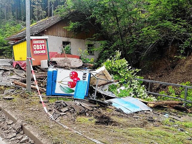 2021: Am 15. Juli ist der Mühlebach über die Ufer getreten und floss auf der B 314 durch Grimmelshofen. Das Wasser zerstörte auch ...