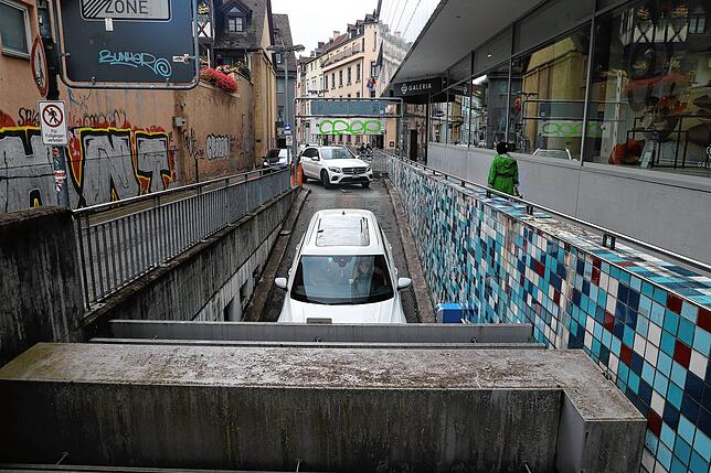 Bis in die Konstanzer Altstadt können Autos fahren und dort parken. Das geht auf Kosten der anderen Verkehrsteilnehmer.