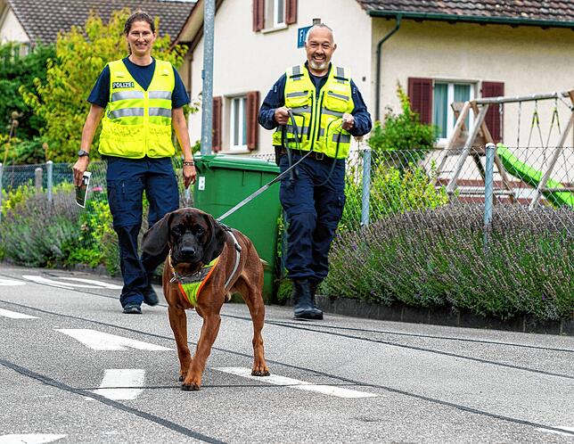 Farouk beim Training in einem Wohnquartier.