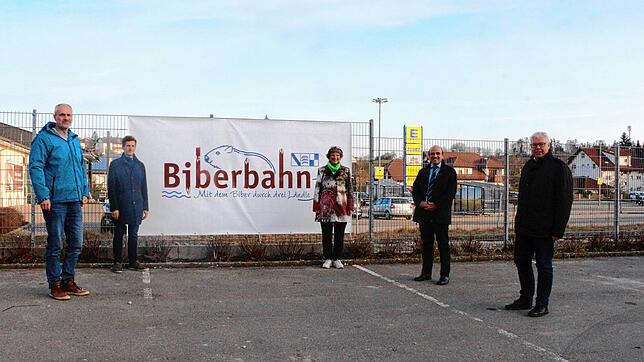 Sie machten Werbung für die neue Bahn (von links): Bürgermeister Arne Zwick, Severin Rommeler vom Förderverein, die Landtagsabgeordnete ...