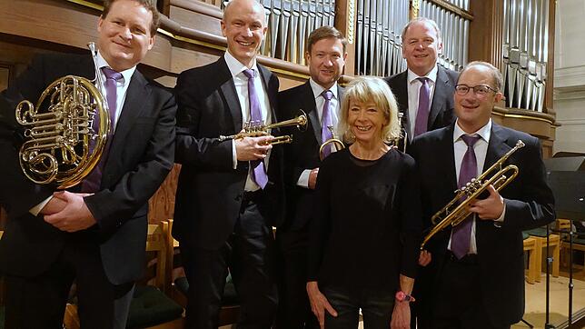 Mit virtuosem Schwung ließen die Organistin Irmtraud Tarr und das Zürcher Bläserquintett Inflagranti das alte Jahr ausklingen.