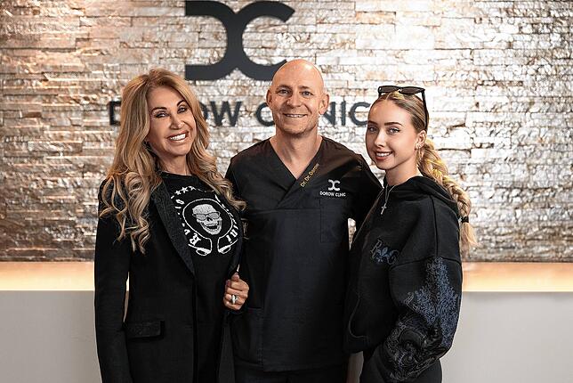Carmen Geiss und Tochter Shania mit Andreas Dorow.