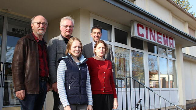 Im Donaueschinger Cinema findet bald wieder jedes Wochenende Kino statt: Henry Probst (von links), Leopold Winterhalder, Sophia ...