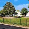 Heute noch Bolzplatz &ndash; doch in wenigen Jahren soll an dieser Stelle ein zusätzliches Schulgebäude entstehen. Bild: Markus Baier