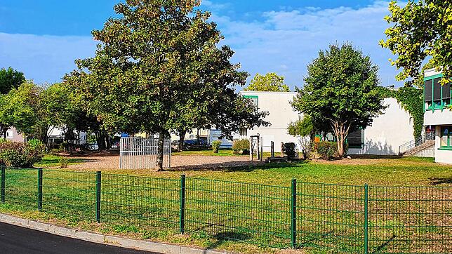 Heute noch Bolzplatz &ndash; doch in wenigen Jahren soll an dieser Stelle ein zusätzliches Schulgebäude entstehen. Bild: Markus Baier