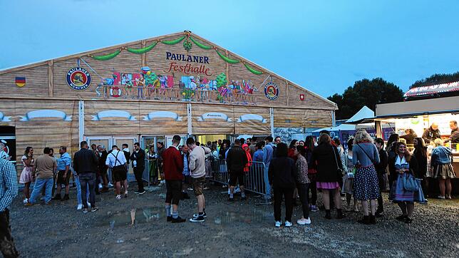 Bild 13: Fassanstich beim Deutsch-Schweizer Oktoberfest