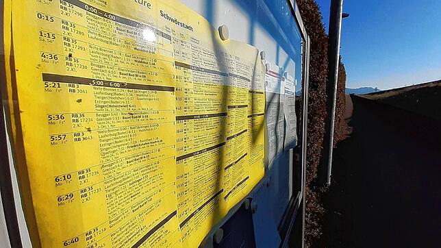 Ein Fahrplan in der Vitrine an der Haltestelle Schwörstadt. (Symbolbild) Der Fahrplanwechsel am 10. Dezember bringt ein paar ...