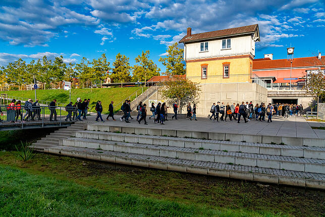 Hier strömen die 460 neuen Studenten zu den Hörsälen auf dem Schwenninger Campus.