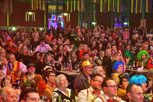 Vor zwei Mal ausverkaufter Tonhalle feierte die Hexenzunft Villingen 2020 einen Ball unter dem Motto „Der Schöne und seine ...