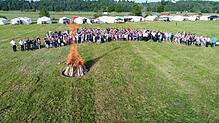 Das große Lagerfeuer brennt, das Zeltlager der Jugendfeuerwehren im Landkreis Sigmaringen in Krauchenwies-Bittelschieß ist eröffnet. ...