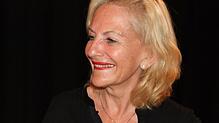 Gaby Hauptmann erzählt die Geschichte eines Münchner Luxusweibchens. 200 Besucher tauchen fasziniert in die Welt der Autorin ein. Die ...