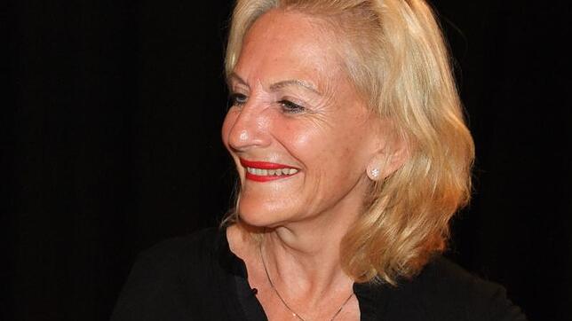 Gaby Hauptmann erzählt die Geschichte eines Münchner Luxusweibchens. 200 Besucher tauchen fasziniert in die Welt der Autorin ein. Die ...