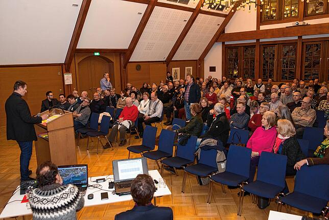 März 2018: Versammlung in Immenstaad: Bürger und Besucher aus Ittendorf, Hagnau und Meersburg finden die Idee eines B 31-Ausbaus ...