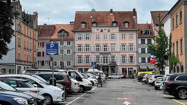 Bald ein Bild der Vergangenheit: Autos auf dem Konstanzer Stephansplatz.