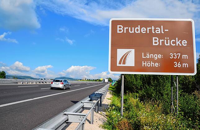 Dieses Bild stammt aus dem Jahr 2016. Die Brücke steht aber heute noch so wie damals.