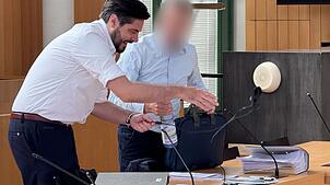 Der Alpirsbacher Bürgermeisterkandidat streitet die Vorwürfe ab.
