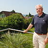 Helmut Maier auf seinem Balkon auf dem Mittleren Berg in Tiengen. Nach seinem Abschied vom Gemeinderat kann der 70-Jährige hier öfter ...