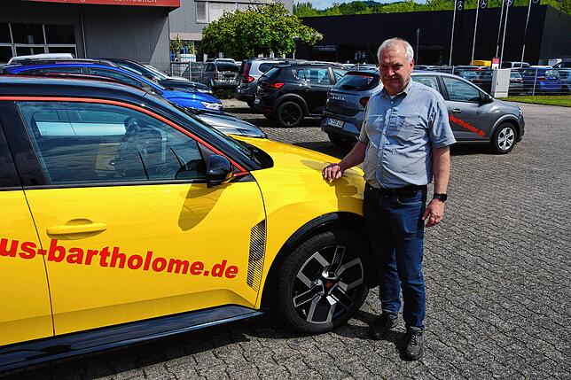 Auch Michael Rothemund vom Renault-Autohaus Berthold Bartholome in Bad Säckingen hat große Schäden bei den Fahrzeugen seines ...