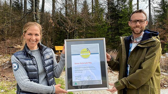 Silke Leibold, Geschäftsführerin der WFG/Zollernalb-Touristinfo und Tobias Kolbeck, Tourismusverantwortlicher des Landkreises ...
