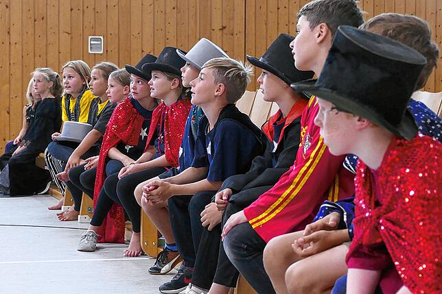 Viele kleine Zauberer konnte man in der vergangenen Woche beim Circus-Workshop in Leibertingen antreffen.