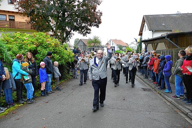 Bild 17: Ein toller Festumzug lockt Besucher zum Kreiserntedankfest nach Mundelfingen