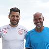 Einigten sich auf weitere Zusammenarbeit in der kommenden Saison: Löffingens Vorsitzender Benjamin Gaudig (links) und Trainer Jörg ...