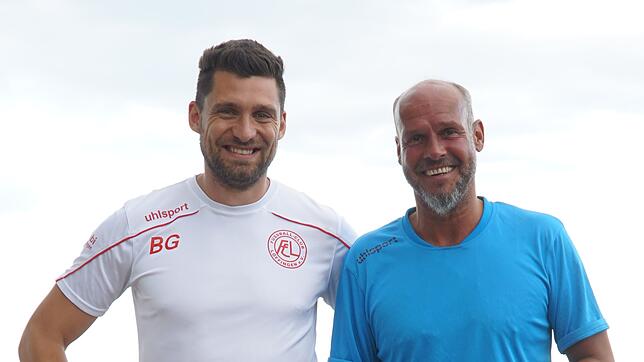 Einigten sich auf weitere Zusammenarbeit in der kommenden Saison: Löffingens Vorsitzender Benjamin Gaudig (links) und Trainer Jörg ...
