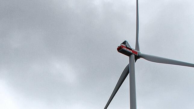 Auf dem Amtenhauser Berg bei Ippingen gibt es bereits einen Windpark mit fünf Windenergieanlagen. Das Bild zeigt eines der ...