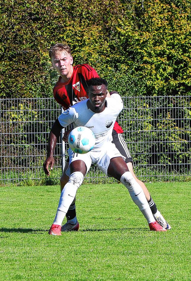 Bild 8: FC Überlingen unterliegt FC Pfaffenweiler mit 0:2. Wir waren mit der Kamera dabei!