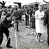 Das Bürgermeisterehepaar im Blickpunkt des Interesses: Rosel und Hermann Albrecht (rechts) bei der Einweihung des Yachthafens in ...