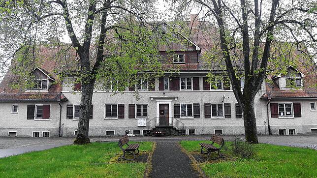 In diesem Gebäude im Rundell in der Martin-Schneller-Straße brachte die Stadt viele Jahre Menschen unter, die von Obdachlosigkeit ...