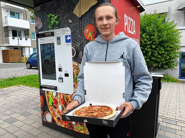 „Der Pizzaautomat ist eine große Bereicherung“, findet Lennart Bölch.