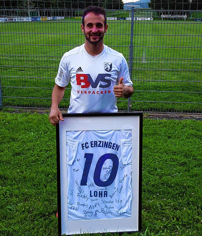 Ein guter Name in der Region: Nicht nur beim FC Erzingen, der ihn vor fünf Jahren mit einem signierten Trikot verabschiedete, genießt ...