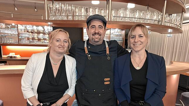 Freuen sich als neue Pächter auf ihre Aufgaben im Haus Linzgau: Sabine Schönbucher (links), Felix Späth und Angela Späth.
