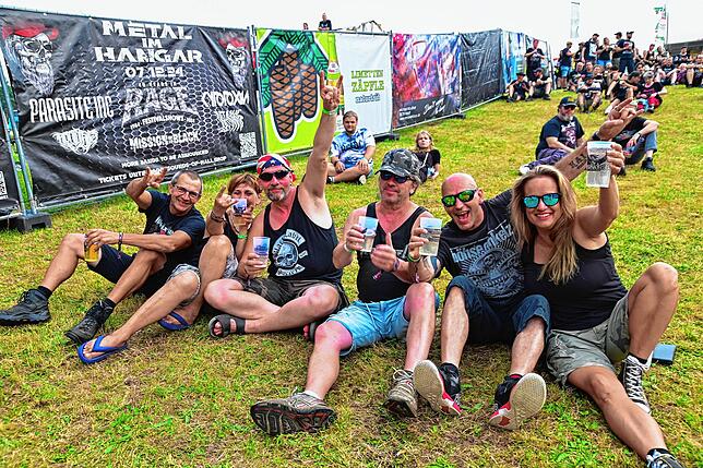 Bild 23: Tausende Metalheads feiern im Schwarzwald