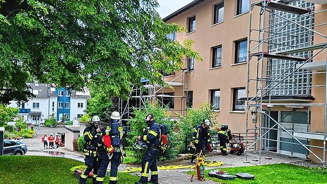Die Feuerwehr hat am Sonntag, 3. August, einen Einsatz in der Hindemithstraße. Ein Brand in einer Küche kann schnell gelöscht werden.