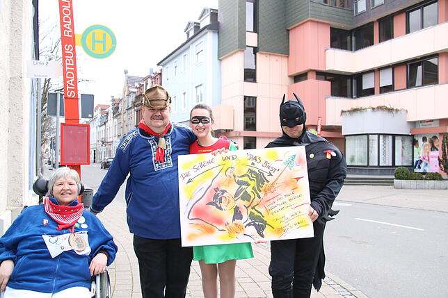 Bild 15: Narren besuchen am Rosenmontag die SÜDKURIER-Redaktion (Teil 2)