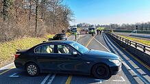 Die Unfallstelle: Hier rechts knickt die B33 alt in die Neubautrasse Richtung Tunnel Waldsiedlung ab, links hinten mündet die alte ...