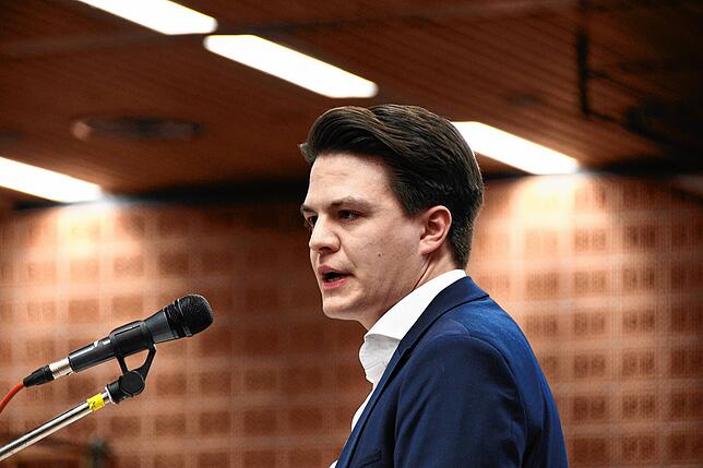 Der scheidende Amtsinhaber Marian Schreier spricht zur Einführung in die Veranstaltung.