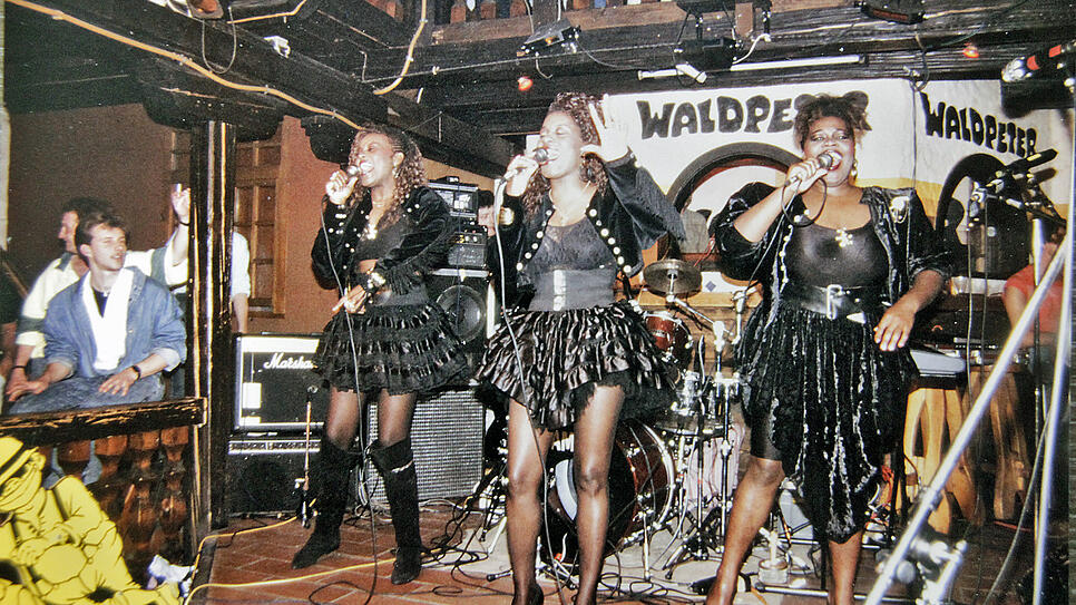Anna Mwale und ihre zwei Sängerinnen heizten in den 80er Jahren mehrmals im Waldpeter ein.