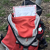 Im Rucksack neben dem kleinen Hund befanden sich ein bulgarischer Heimtierausweis sowie Unterlagen eines Tierarztes. Deshalb ist der ...